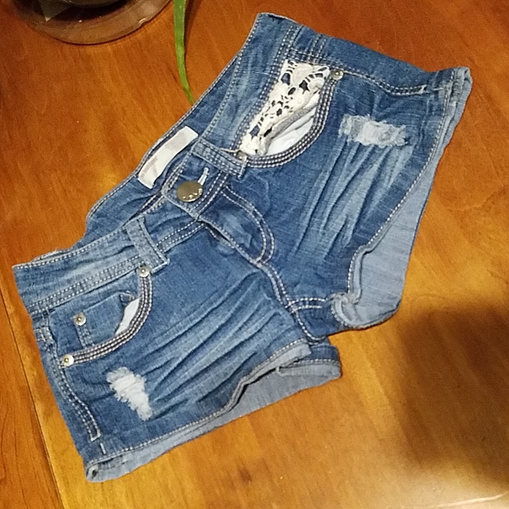 No Boundaries Floral Pocket Low Rise Shorts